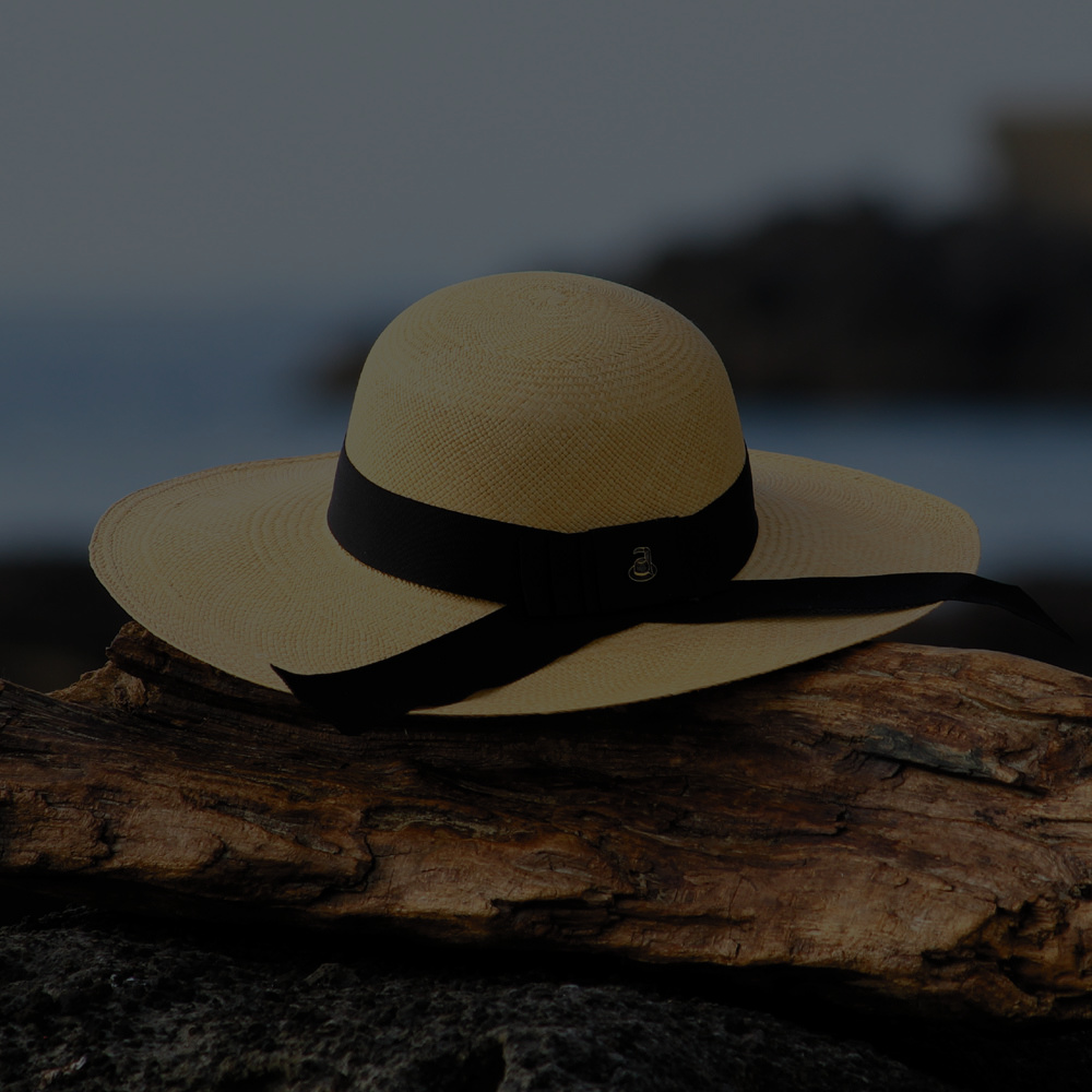 実に美しいフォルムのパナマ帽子