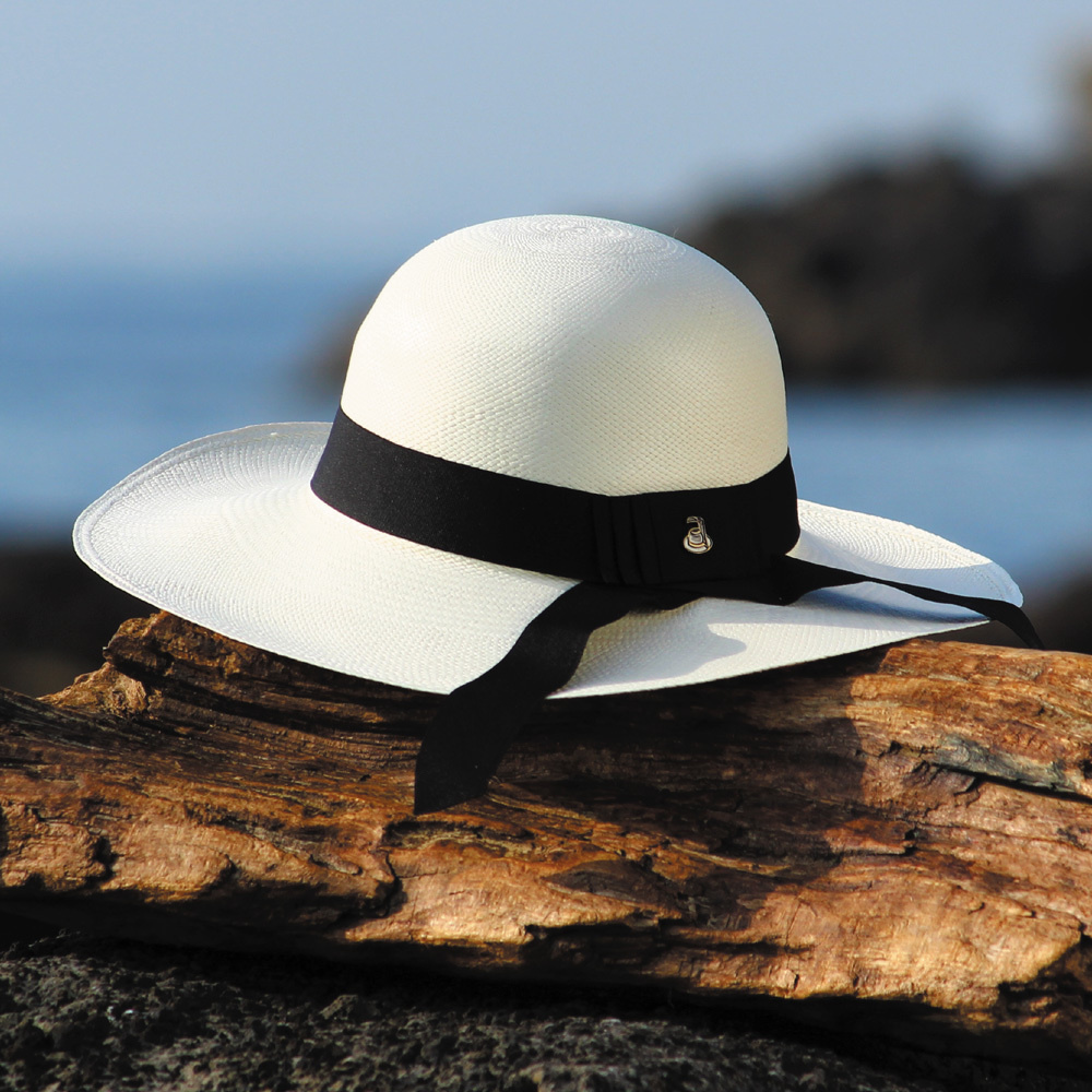 清楚なテイストが漂うパナマ帽子