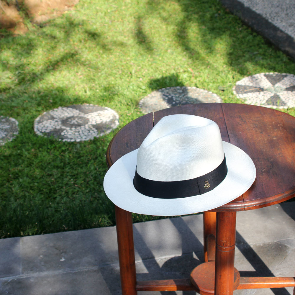 公式ストアで本物を手にしてください。