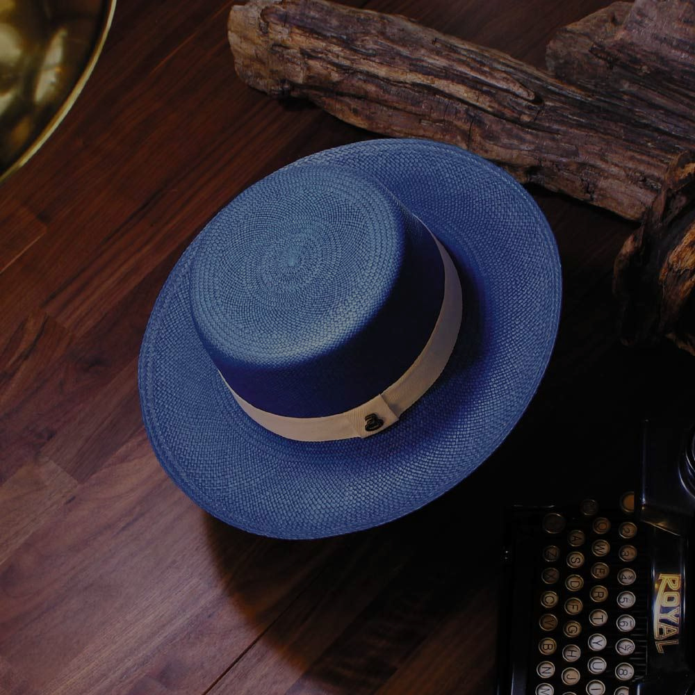 帽子のトップの形がユニークなボーターコレクション