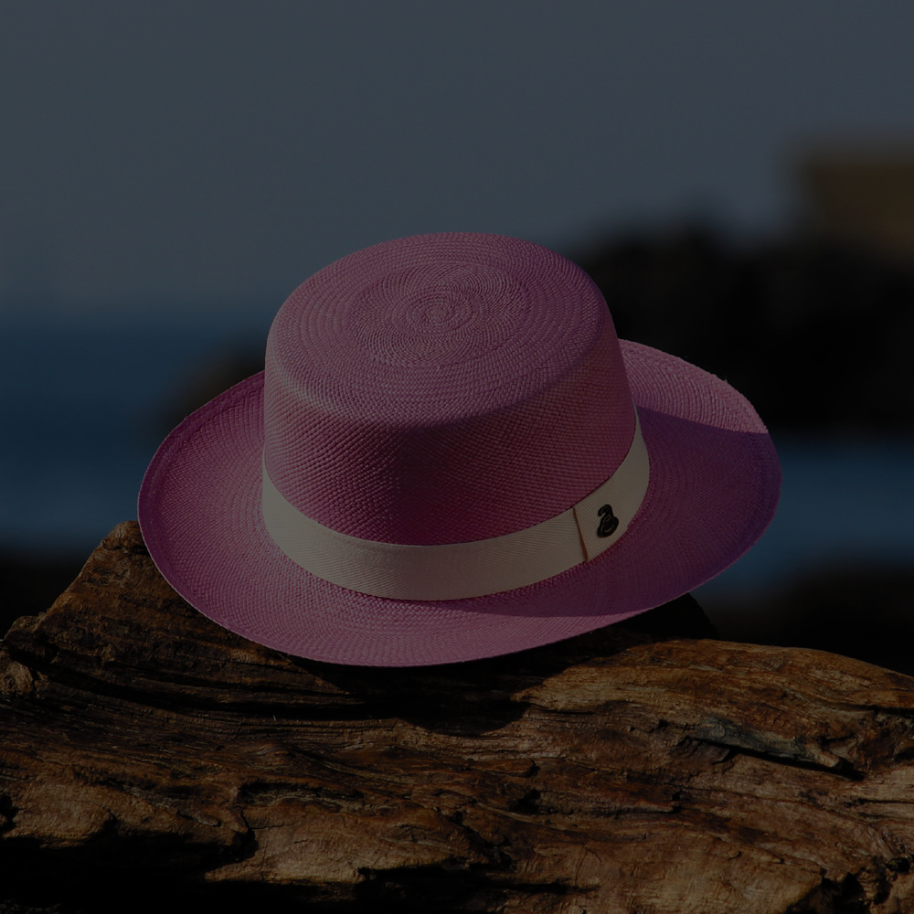 だれも手にしてない帽子で街を歩く