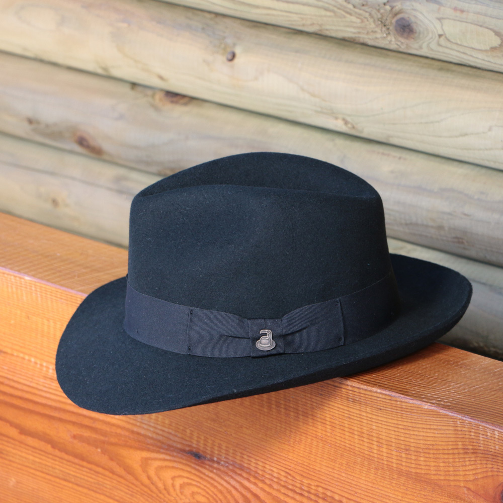 背面が美しいのがフェルト帽子の重要箇所