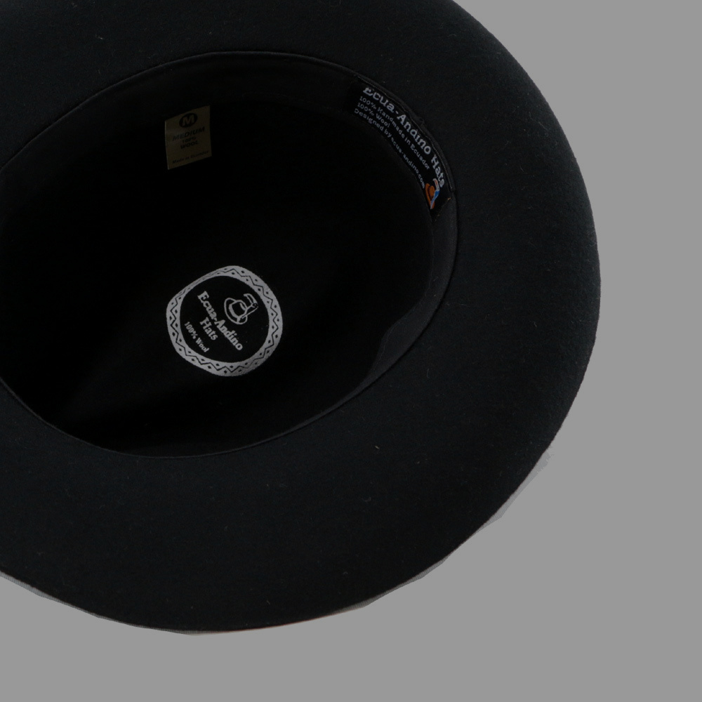 エクア・アンディーノは最高級のフェルトハットご提供いたします