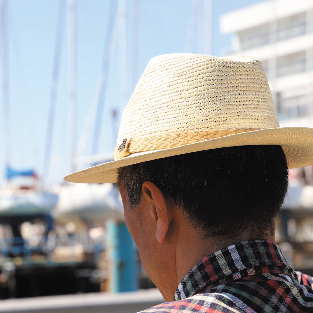 ショートブリムはさりげなく街に溶け込む